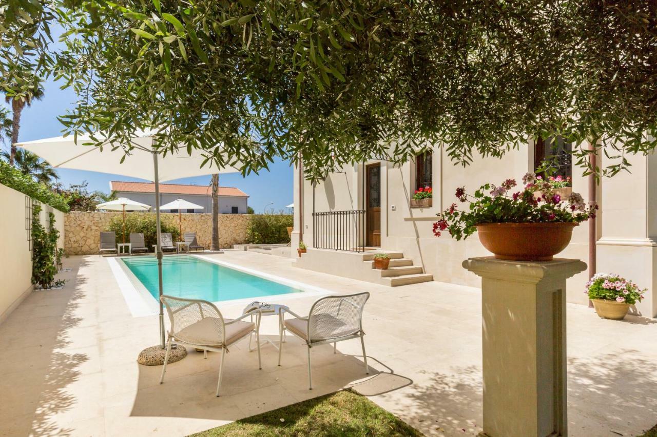 Villa Raphael Avola Exterior photo