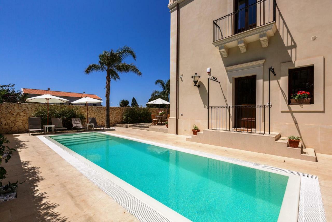 Villa Raphael Avola Exterior photo